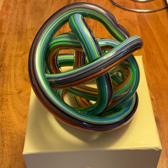 Hand blown Endless knot - It is a symbol of eternal love. and friendship - Picture 4 of 5